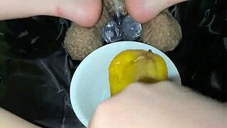 Saudi Girl Uses Mango In Virgin Pussy For Food Fetish