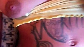 Morena gostosa fodendo na cadeira de balanço