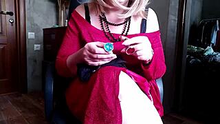 What do you choose, that mature milf's gorgeous ass or something else?