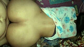 Cogeme pronto porque mi hijo va a llegar del colegio madre soltera dando el culo por ayuda economica cogiendo a una mam� soltera