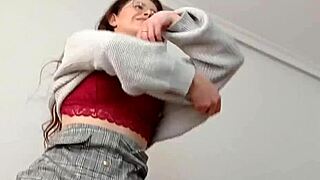 i have no money so my gift is spreading ass pussy