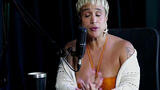 Seu forte é exibição se sente autêntica tem falta das preliminares não sai com homens sem planos e quando beijou mulheres - just joana watch on sheer red