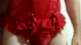 Cdzinha C Exibindo De Espartilho Da Esposa Enquanto Ela Toma Banho Pra Ir Trabalhar Aproveita Pra Ser Uma Puta