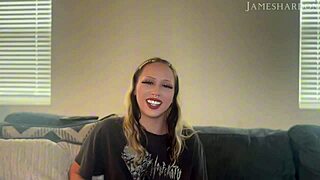 Sexy Hanah Quinn Comes Over For Therapy