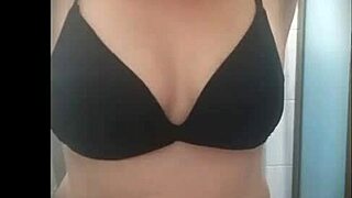 espiando a profesora argentina mientras mea en viaje de estudios en mexico