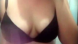 espiando a profesora argentina mientras mea en viaje de estudios en mexico