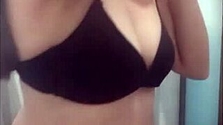 espiando a profesora argentina mientras mea en viaje de estudios en mexico