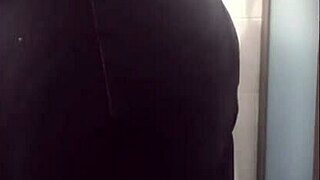 espiando a profesora argentina mientras mea en viaje de estudios en mexico