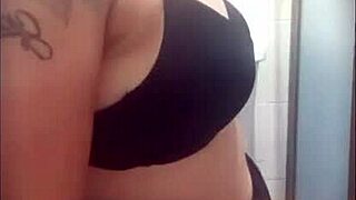 espiando a profesora argentina mientras mea en viaje de estudios en mexico