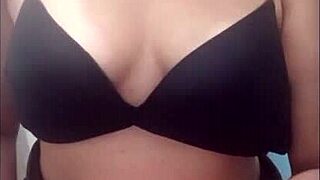 espiando a profesora argentina mientras mea en viaje de estudios en mexico