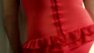 Cdzinha C Exibindo De Espartilho Da Esposa Enquanto Ela Toma Banho Pra Ir Trabalhar Aproveita Pra Ser Uma Puta