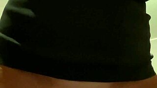 I Masturbate Alone in the Room with a Vibrator to Orgasm