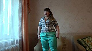 BBW Roughly Fingers Her Clit and Pussy in Homemade Solo Session