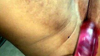 Le follo el coño a la novia de mi hermanastro sexo lesbico.