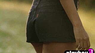 Sexy All Natural Babe Anetta Keys Shows Naked Body Outdoors