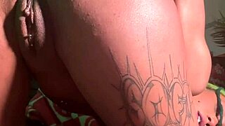 anal virgin wetkittycity stretches her asshole