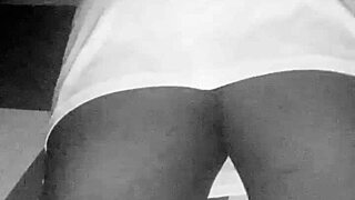 Homemade gosh watching her tight pussy