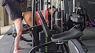 Fodi a morena gostosa na academia e ainda gozei dentro dela!