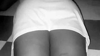 Homemade gosh watching her tight pussy