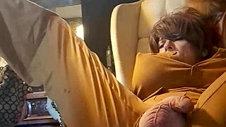 hey that tranny rocks a big dildo in her fine ass