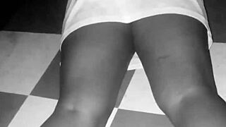 Homemade gosh watching her tight pussy