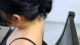 mi madrastra tensionada, la hago chupar mi polla para relajarla