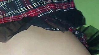 Mi Hermosa Amiga Otaku Me Deja Follrar Su Culo en la Cama Parte 1