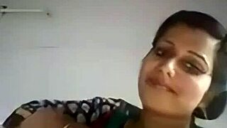 bhabhi's huge boobs bounce seductively free