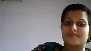 bhabhi's huge boobs bounce seductively free