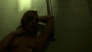 Dahlia Sky pounds pussy hard in steamy shower