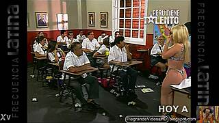 Yesabella Poses in Bikini as Paisana Jacinta Profesora