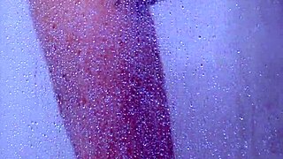 Gorgeous tanned college girl showers curves in skimpy bikini!