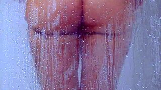 Gorgeous tanned college girl showers curves in skimpy bikini!