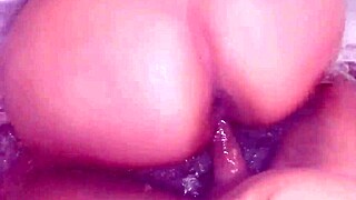 fodendo essa ninfeta na hidromassagem ela pirou na pica