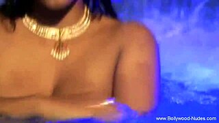WATCH THIS INDIAN LADY'S EROTIC DANCE TURN INTO NUDE TEASING RITUAL!