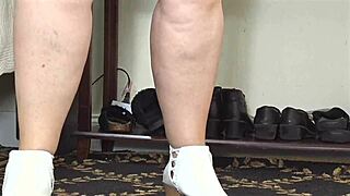 fat ass bbw milf flashes juicy wet pussy closeup before work