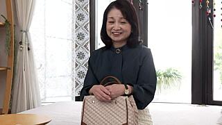 damn this mature japanese housewife squirts hard on big cock creampie