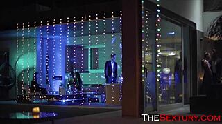 Cougar craves 3some! 🔥👯