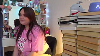 Russian actress films her solo backstage clip casually