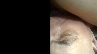 i'm lovin this upper view cunnilingus on her mature pussy... mmm tastes so good