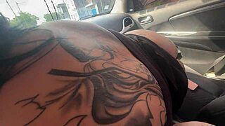 mamiimaldii drops windows for public view of her sucking cock and big ass in car