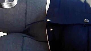 WATCH THIS INSANE CLOSE-UP CAMELTOE PUSSY PRINT OUTDOORS!