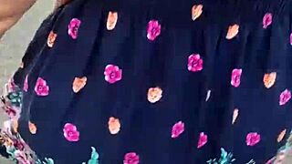 Sigo Levanto Falda A Sexy BBW Milf Teacher Flashing Huge Ass Outdoors