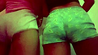 Two amateur Venezuelan girls kiss wet pussies while twerking naked?