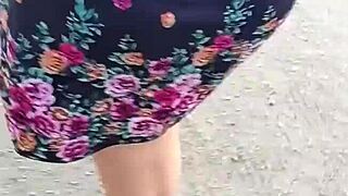 Sigo Levanto Falda A Sexy BBW Milf Teacher Flashing Huge Ass Outdoors