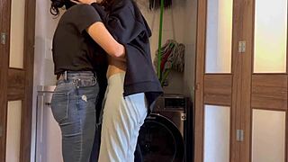 mi hermanastro no está en casa! su esposa y yo jugamos a médico y paciente curando con sexo sobre la lavadora hasta el orgasmo mojado