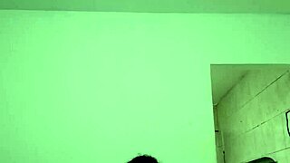 ninfeta safada joga buceta dançando funk pra mim