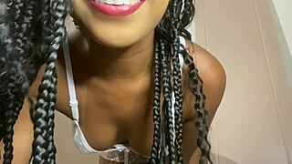 toda safada dançando funk... ai que delícia, lingerie hugging every curve while i tease solo!