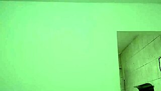 ninfeta safada joga buceta dançando funk pra mim