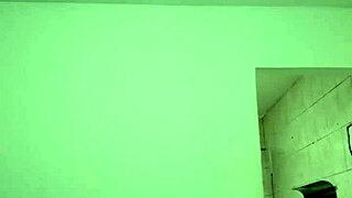 ninfeta safada joga buceta dançando funk pra mim